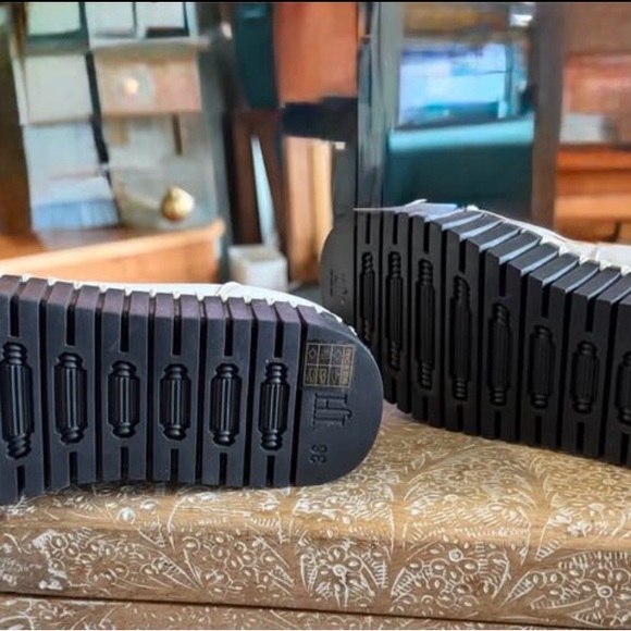 Ilse Jacobsen White Patent Chelsea Boots - Picture 2 of 7